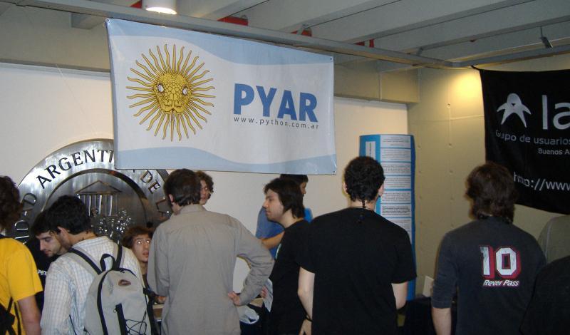 Stand de PyAr en CaFeConf 2007