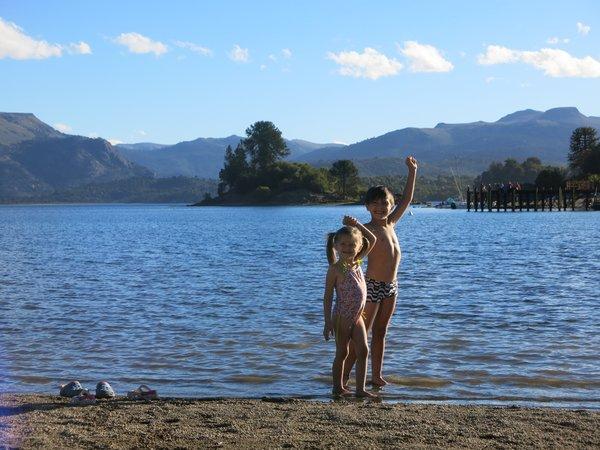 Los pimpollos en el lago de Villa Pehuenia