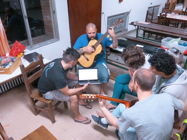 Haciendo música