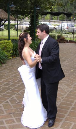 Adrián y Analía bailando el vals