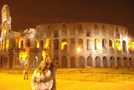 El Coliseo, de noche