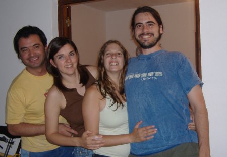 Los cuatro en el patio